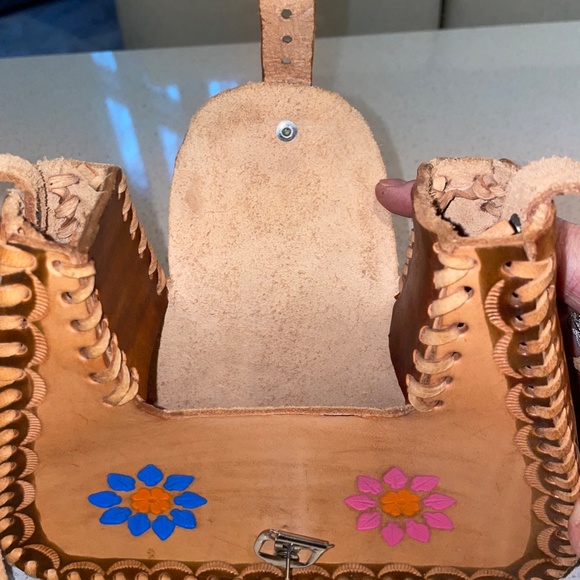 Hand Made tooled leather bag floral painted shoulder bag - Picture 6 of 6